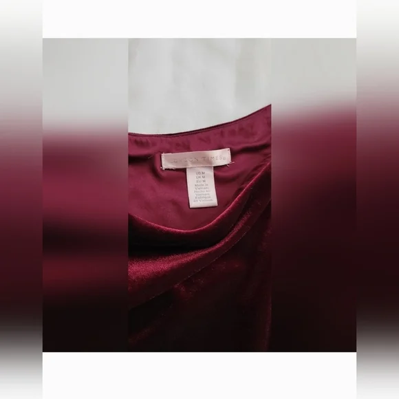 NWOT! Chic Velvet Burgundy Asymmetrical Women's Holiday Blouse Size Medium - Picture 9 of 15